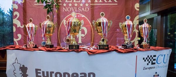 Призы победителям розыгрыша клубного Кубка Европы по шахматам - Sputnik Грузия