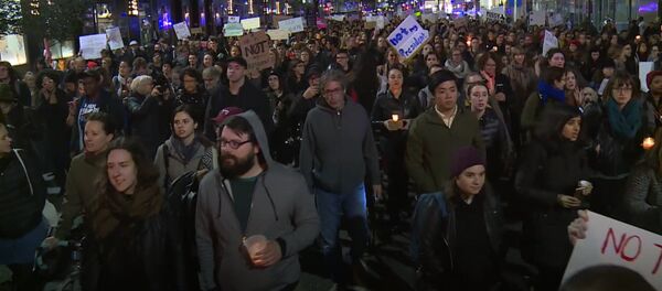 Демонстрации в городах США против избрания Трампа президентом страны - Sputnik Грузия