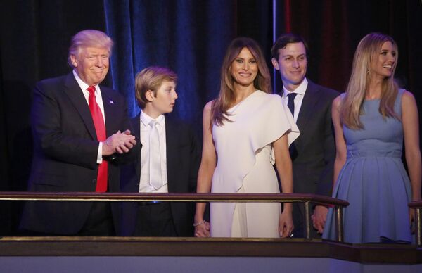 Дональд Трамп вместе со своей семьей Дональд Трамп вместе со своей семьей - Sputnik Грузия