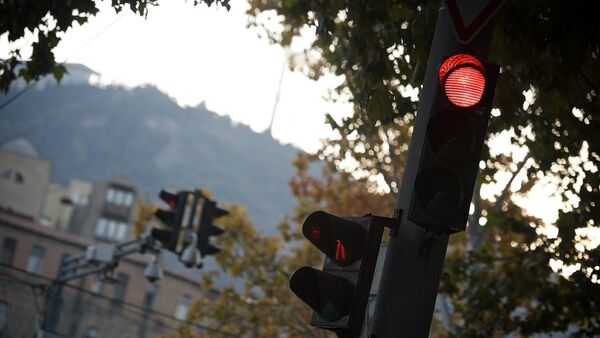 Красный свет на светофоре - Sputnik Грузия