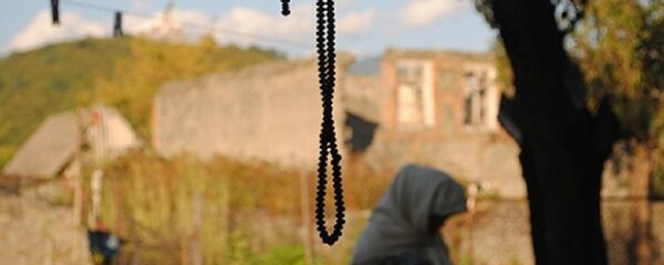 Женщина молится в селе Тиви Кварельского района - Sputnik Грузия