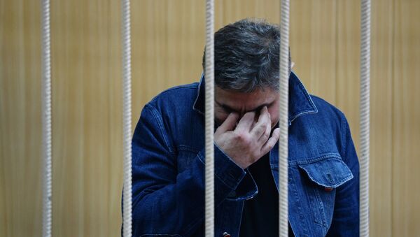 Обвиняемый в организации преступного сообщества Захарий Калашов, известный в криминальных кругах как вор в законе Шакро Молодой, в Тверском суде Москвы - Sputnik Грузия