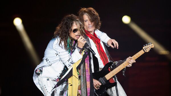 Вокалист группы Aerosmith Стивен Тайлер и гитарист Джо Перри на концерте Aerosmith: Let Rock Rule - Sputnik Грузия