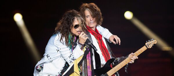 Вокалист группы Aerosmith Стивен Тайлер и гитарист Джо Перри на концерте Aerosmith: Let Rock Rule - Sputnik Грузия