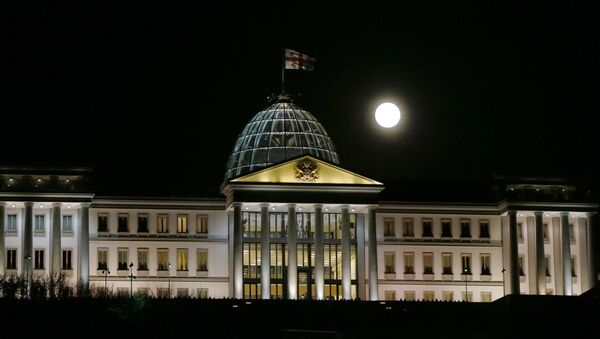 Луна над Президентским дворцом в Тбилиси, Грузия - Sputnik Грузия