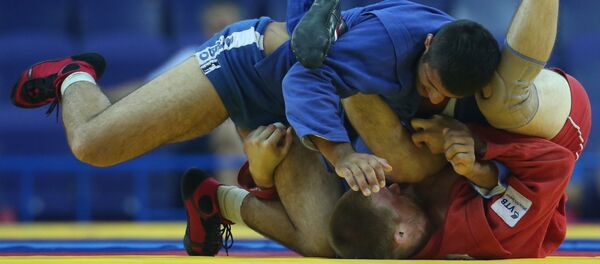 Самбо. Слева направо: Владислав Бурц (Белоруссия) и Вахтанг Чидрашвили (Грузия) - Sputnik Грузия