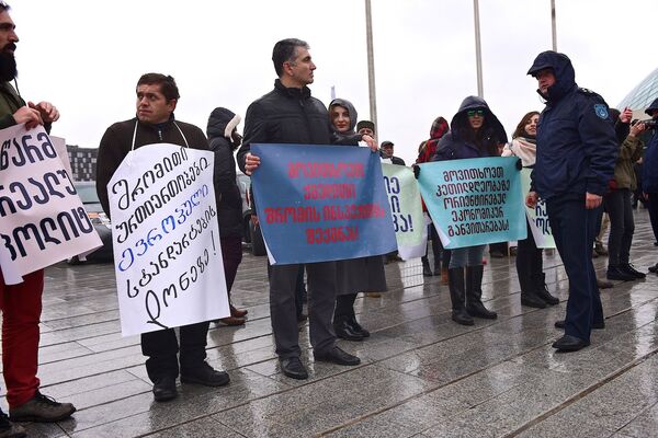Акция протеста у здания парламента Грузии Акция протеста у здания парламента Грузии - Sputnik Грузия
