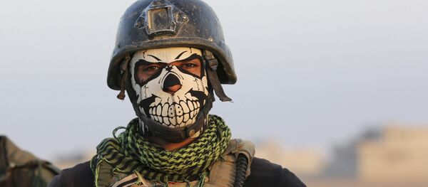 Сотрудник элитного подразделения по борьбе с терроризмом в Ираке перед операцией против ИГ у города Мосул - Sputnik Грузия