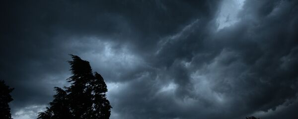 Ураганный ветер гонит грозовые облака - Sputnik Грузия