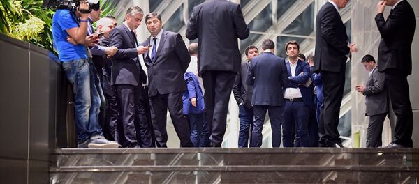 Депутаты в кулуарах парламента Грузии - Sputnik Грузия