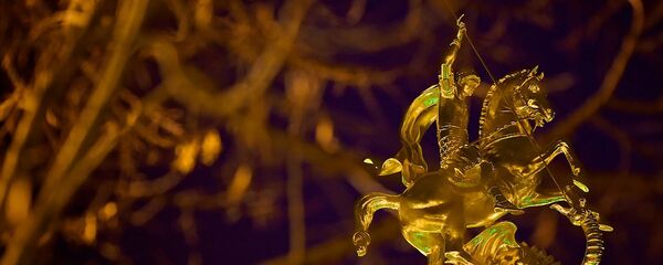 Памятник Святому Георгию работы Зураба Церетели на площади Свободы в центре столицы Грузии - Sputnik Грузия