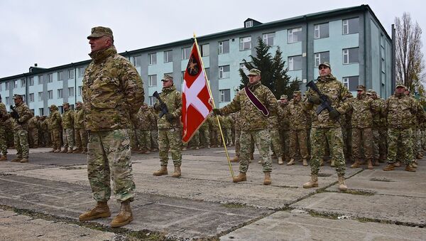 Подразделения грузинской армии на церемонии передачи полномочий новому главе Генштаба ВС Грузии на военной базе в Вазиани - Sputnik Грузия