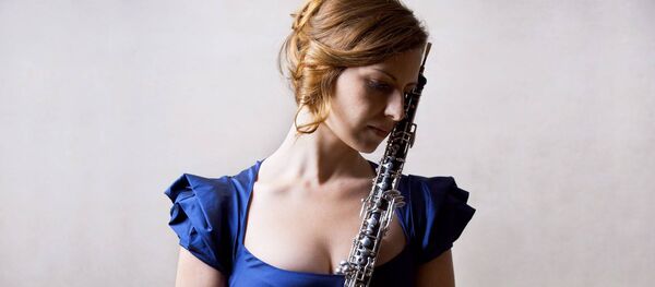 Французская гобоистка Селин Моне - Sputnik Грузия