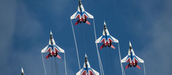 Многоцелевые истребители МиГ-29 пилотажной группы Стрижи во время показательных учений на полигоне Алабино на международном военно-техническом форуме Армия-2016 - Sputnik Грузия