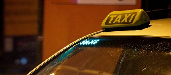 Такси на одной из улиц грузинской столицы - Sputnik Грузия