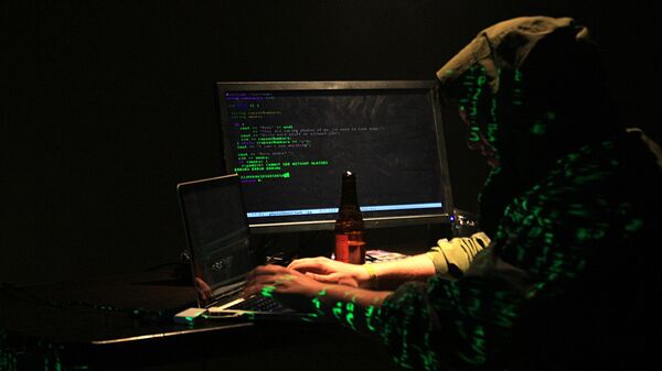 Хакер работает над взломом компьютерной программы - Sputnik Грузия