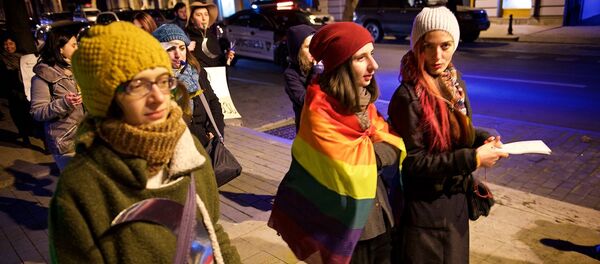 Шествие Группы независимых феминисток под лозунгом Не уступим ночь! и с призывом Притеснение по сексуальному признаку это форма насилия! Присоединяйся к нам, чтобы остановить это! - Sputnik Грузия