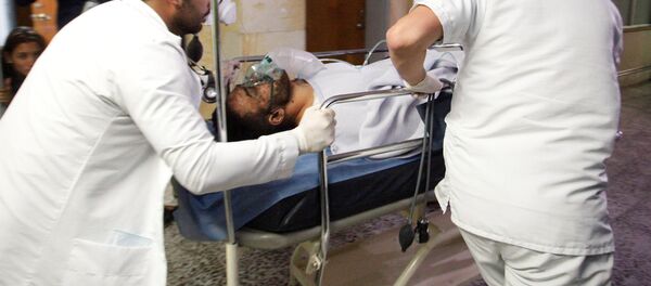 Игрока бразильской команды Chapecoense доставляют в клинику с места авиакатастрофы в Колумбии - Sputnik Грузия