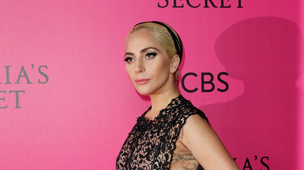 Приглашенной суперзвездой дефиле стала Леди Гага. В этот вечер она сменила несколько нарядов и стала главным голосом показа. - Sputnik Грузия