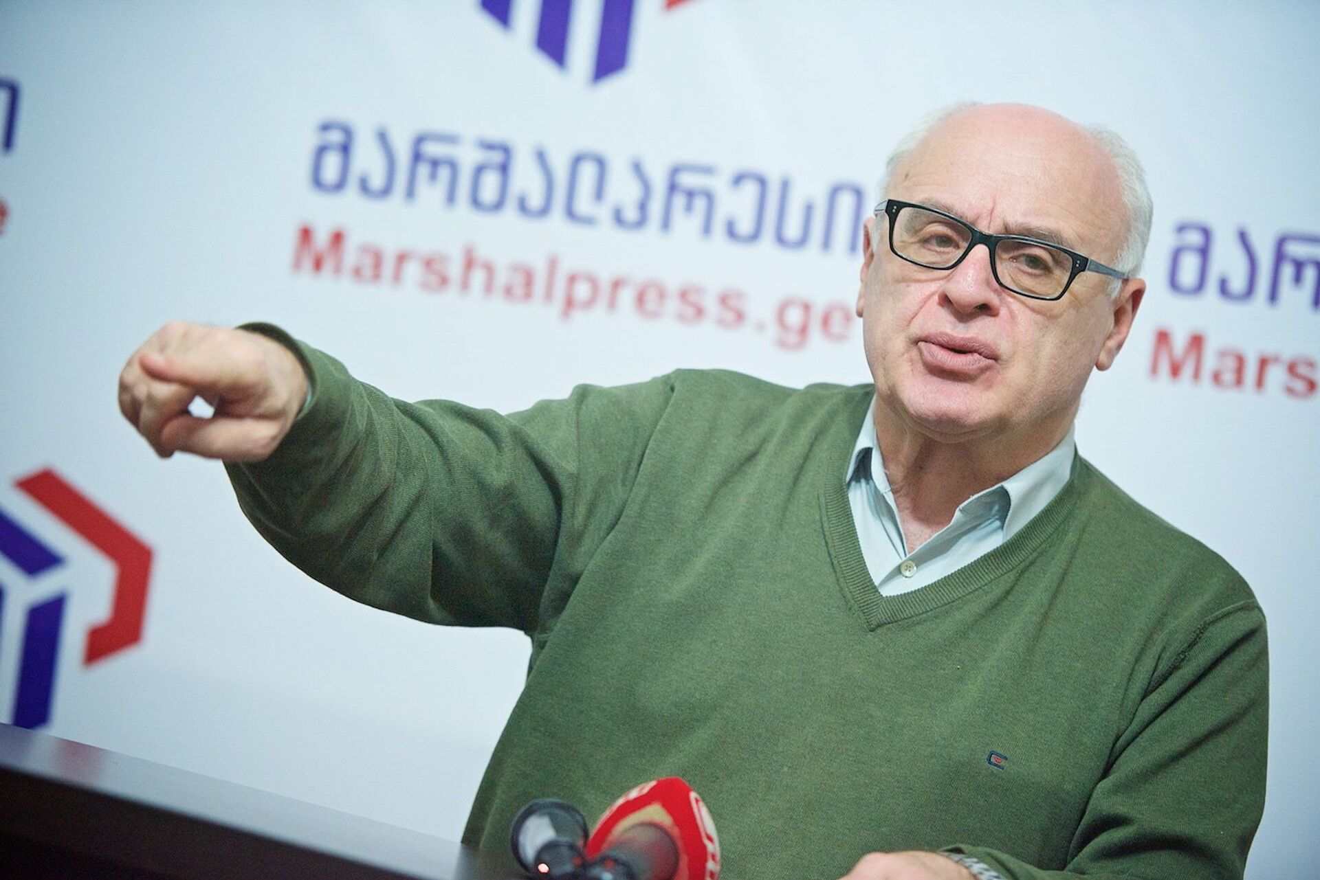 Грузинский эксперт и политолог Рамаз Сакварелидзе - Sputnik Грузия, 1920, 22.04.2026