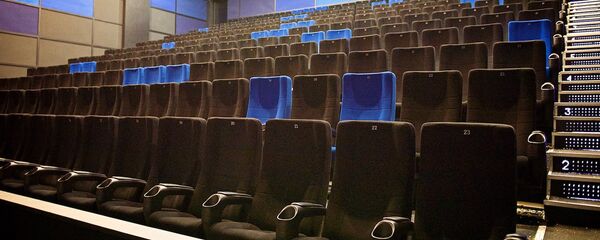 Зрительный зал кинотеатра после окончания сеанса - Sputnik Грузия