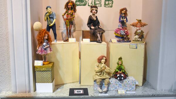 Выставка кукол в Тбилиси: Леонардо да Винчи, Никулин и Чарли Чаплин - Sputnik Грузия