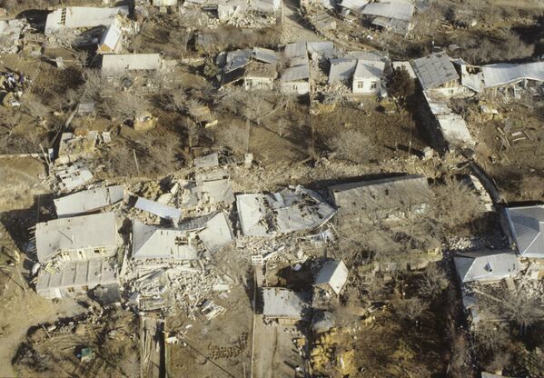 На 80% был разрушен второй по величине город Армении – Ленинакан (ныне Гюмри), частично разрушены Степанаван, Кировакан (ныне Ванадзор) и еще более 300 населенных пунктов - Sputnik Грузия