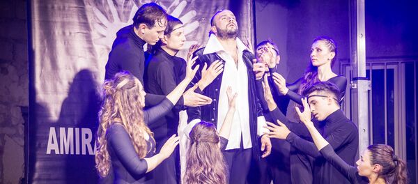 პანტომიმის თეატრის სპექტაკლი პანტომიმის თეატრის სპექტაკლი - Sputnik საქართველო