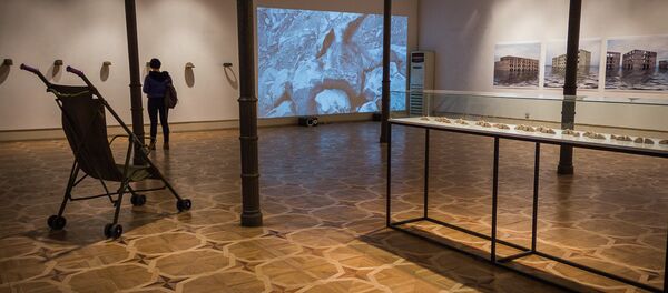 Выставка современных художников Через Кавказ в Тбилиси - Sputnik Грузия