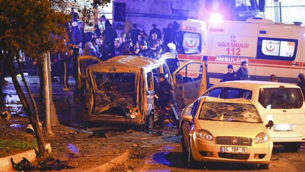 Полиция прибывает на место взрыва в центре Стамбула, Турция - Sputnik Грузия