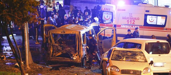 Полиция прибывает на место взрыва в центре Стамбула, Турция - Sputnik Грузия