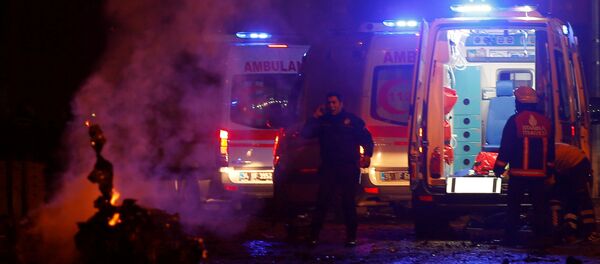 Полиция и скорая помощь на месте взрыва в Стамбуле, Турция - Sputnik Грузия