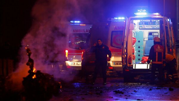 Полиция и скорая помощь на месте взрыва в Стамбуле, Турция - Sputnik Грузия