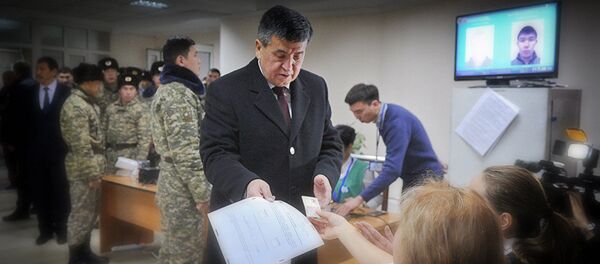 Премьер-министр Кыргызстана Сооронбай Жээнбеков проголосовал на референдуме - Sputnik Грузия