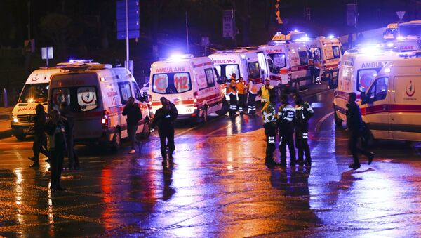 Полиция и скорая помощь на месте взрыва в Стамбуле, Турция - Sputnik Грузия