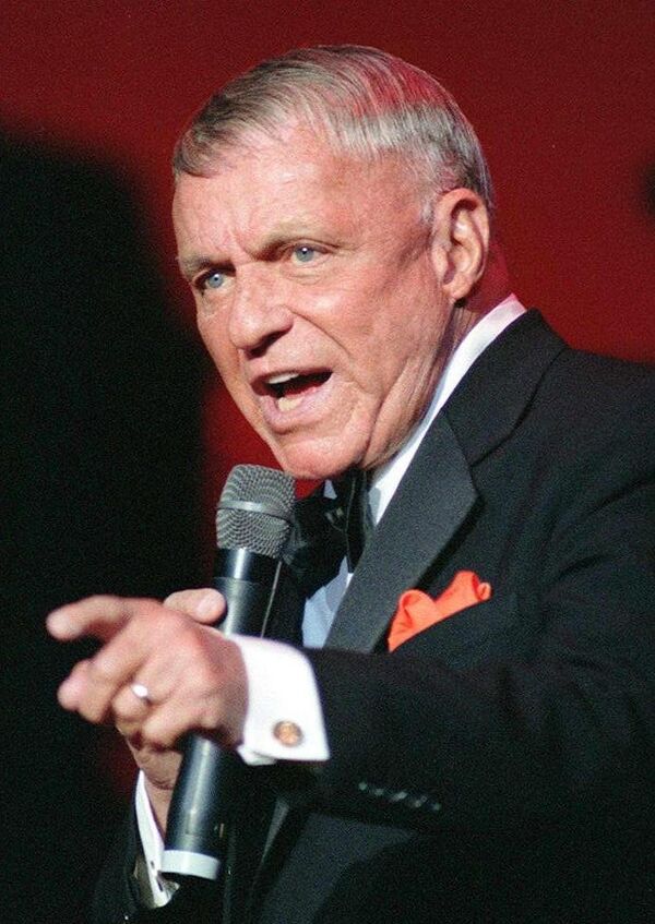 Фрэнк Синатра выступает в Вашингтоне 01 октября 1992 года - Sputnik Грузия