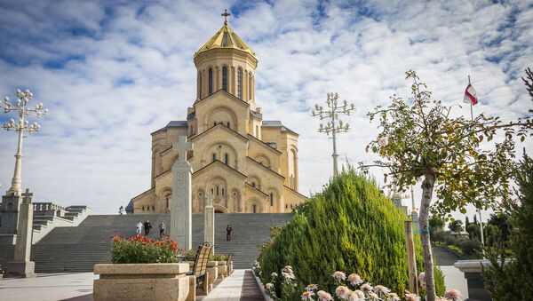 Собор Святой Троицы и сад Патриархии - Sputnik Грузия