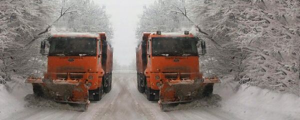 Снегоочистительная машина на автомагистрали Мцхета-Степанцминда-Ларс - Sputnik Грузия