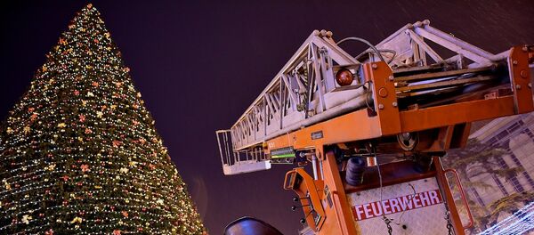 განათების მონტაჟი მთავარ ნაძვის ხეზე თბილისში განათების მონტაჟი მთავარ ნაძვის ხეზე თბილისში - Sputnik საქართველო