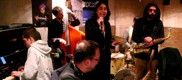 Группа музыкантов исполняет джазовые композиции - Sputnik Грузия