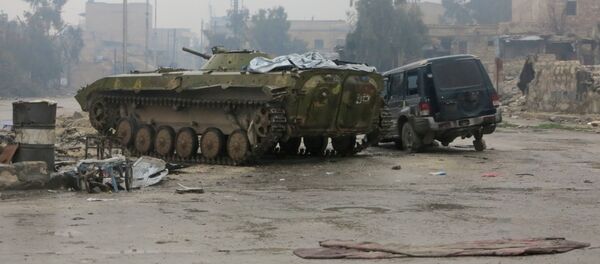 Бронетехника в освобожденном квартале восточного Алеппо - Sputnik Грузия