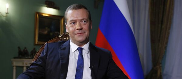 Дмитрий Медведев дает интервью журналистам Дмитрий Медведев дает интервью журналистам - Sputnik Грузия