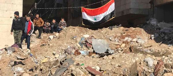 Жители Алеппо после вывода боевиков и членов их семей из восточного Алеппо - Sputnik Грузия