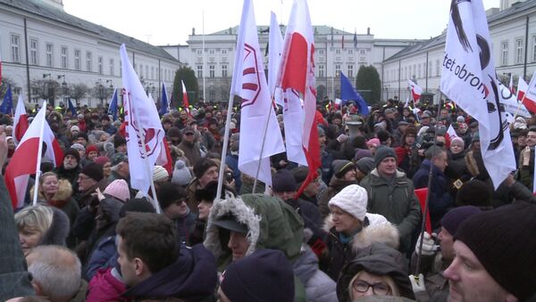 Кадры многотысячной акции протеста у президентского дворца в Варшаве - Sputnik Грузия