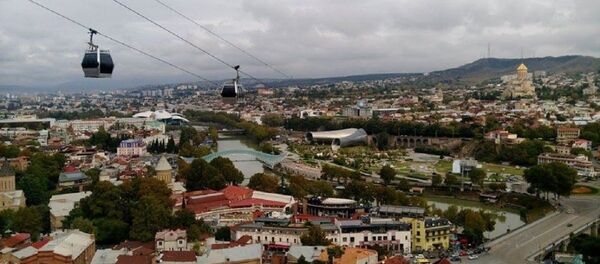 Панорама Тбилиси, вид на канатную дорогу и Старый город Панорама Тбилиси, вид на канатную дорогу и Старый город - Sputnik Грузия