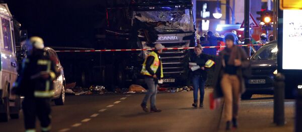 Грузовик, врезавшийся в людей в Берлине неподалеку от рождественской ярмарки - Sputnik Грузия