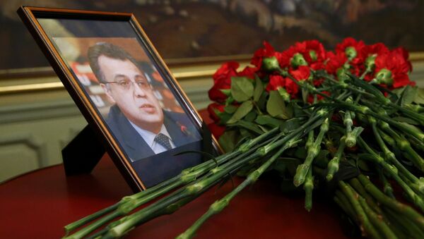 Цветы в память о погибшем в результате террористического нападения в Турции российском дипломате Андрее Карлове - Sputnik Грузия