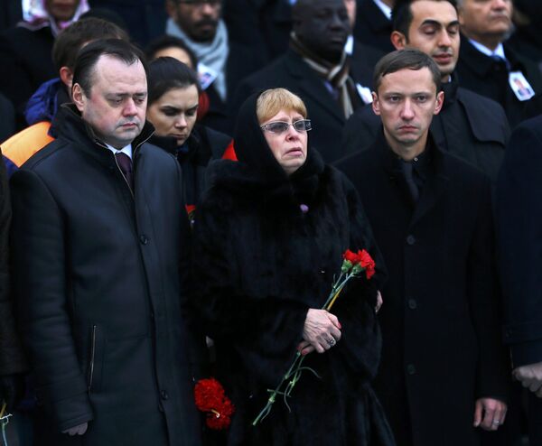 Супруга убитого посла РФ в Турции Андрея Карлова - Марина, в аэропорту Анкары, во время траурной церемонии - Sputnik Грузия