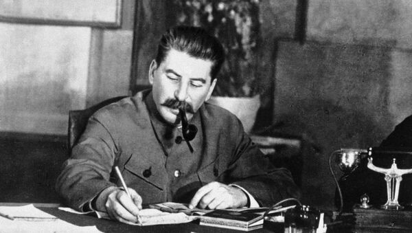 Иосиф Сталин в рабочем кабинете - Sputnik Грузия