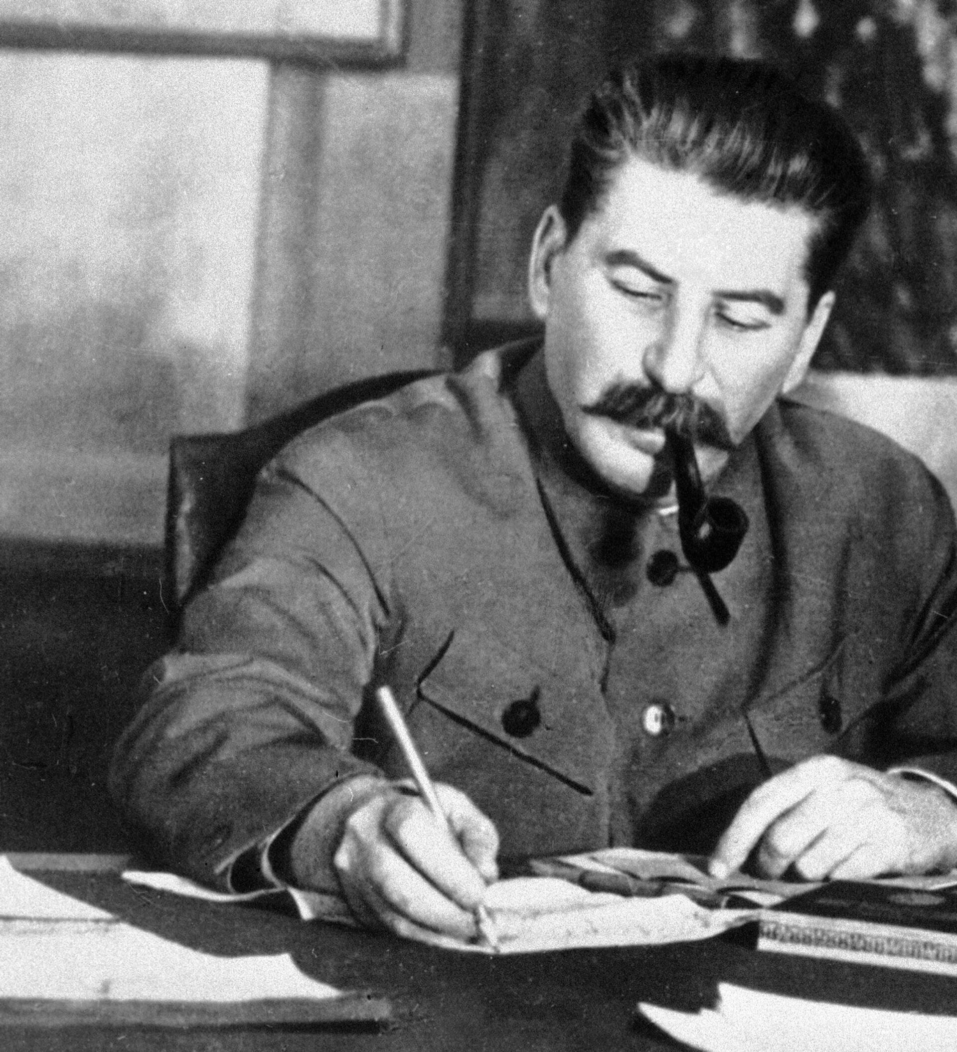 Реферат: Роль личности в истории. И. Сталин